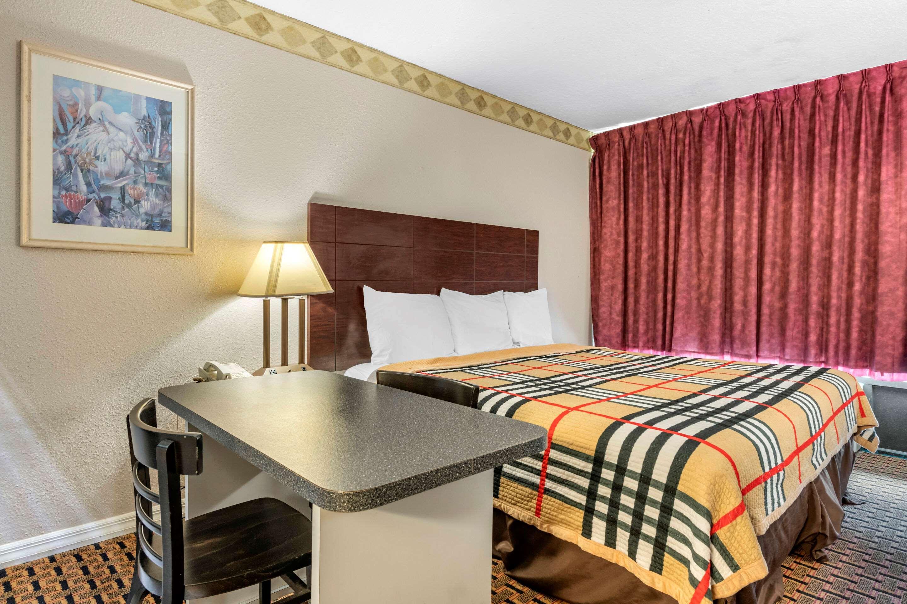 Rodeway Inn New Port Richey Exterior photo