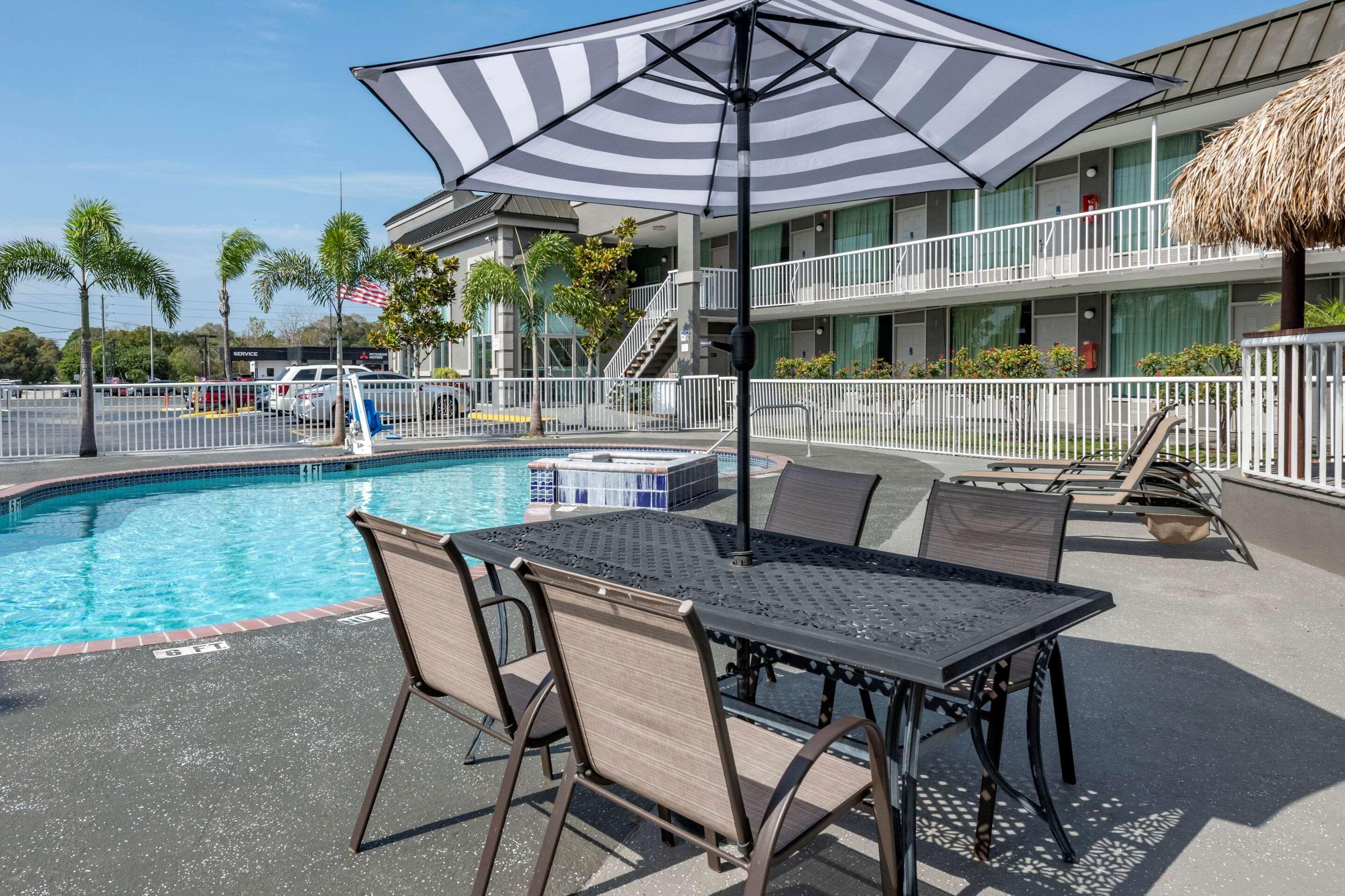 Rodeway Inn New Port Richey Exterior photo