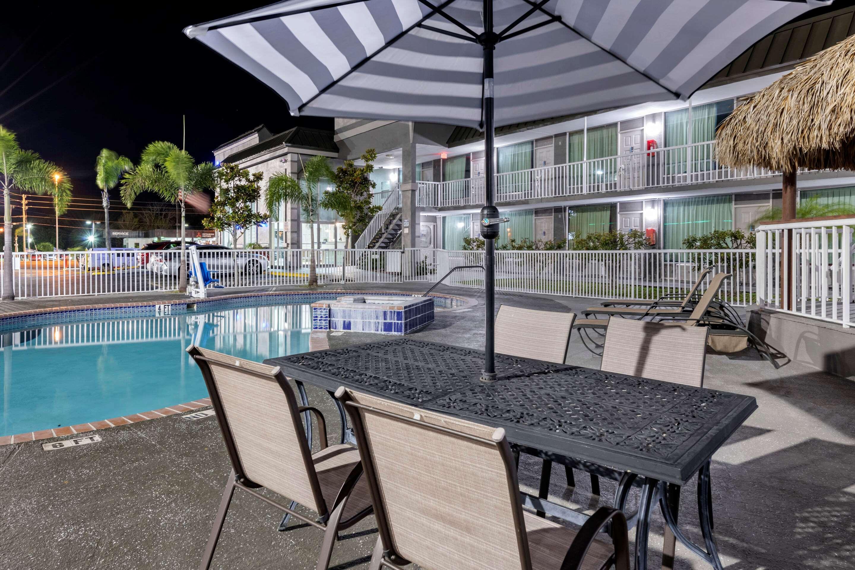 Rodeway Inn New Port Richey Exterior photo