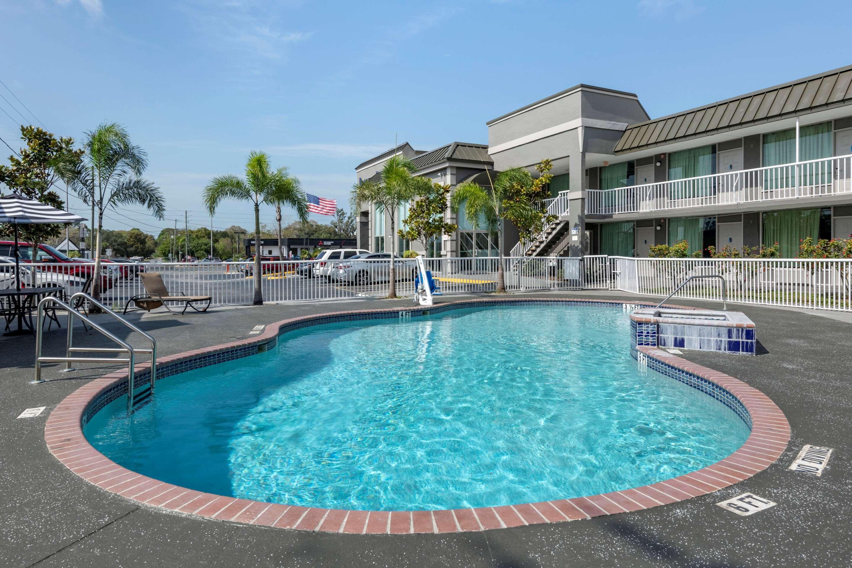 Rodeway Inn New Port Richey Exterior photo