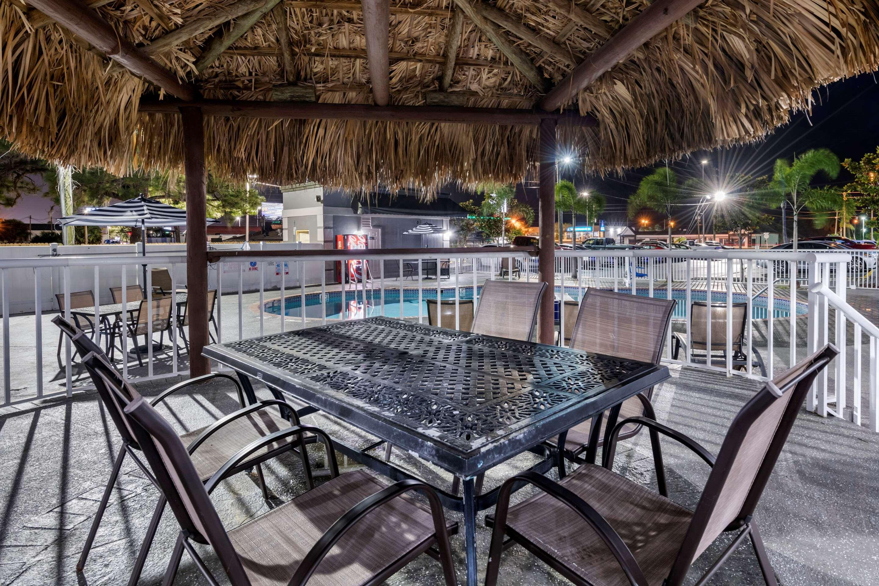 Rodeway Inn New Port Richey Exterior photo