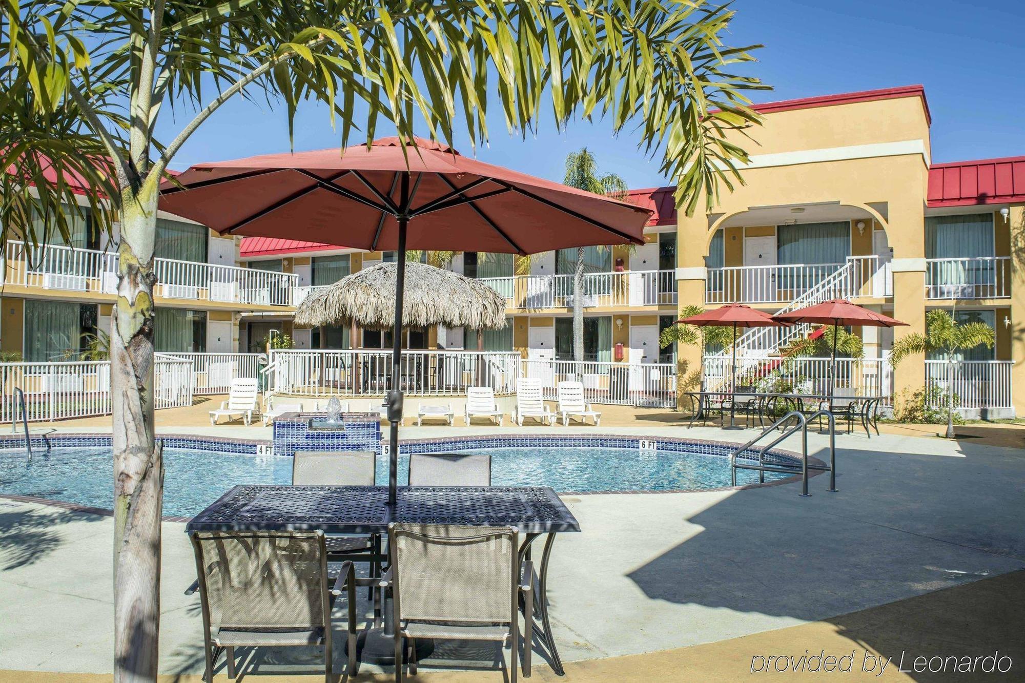 Rodeway Inn New Port Richey Exterior photo